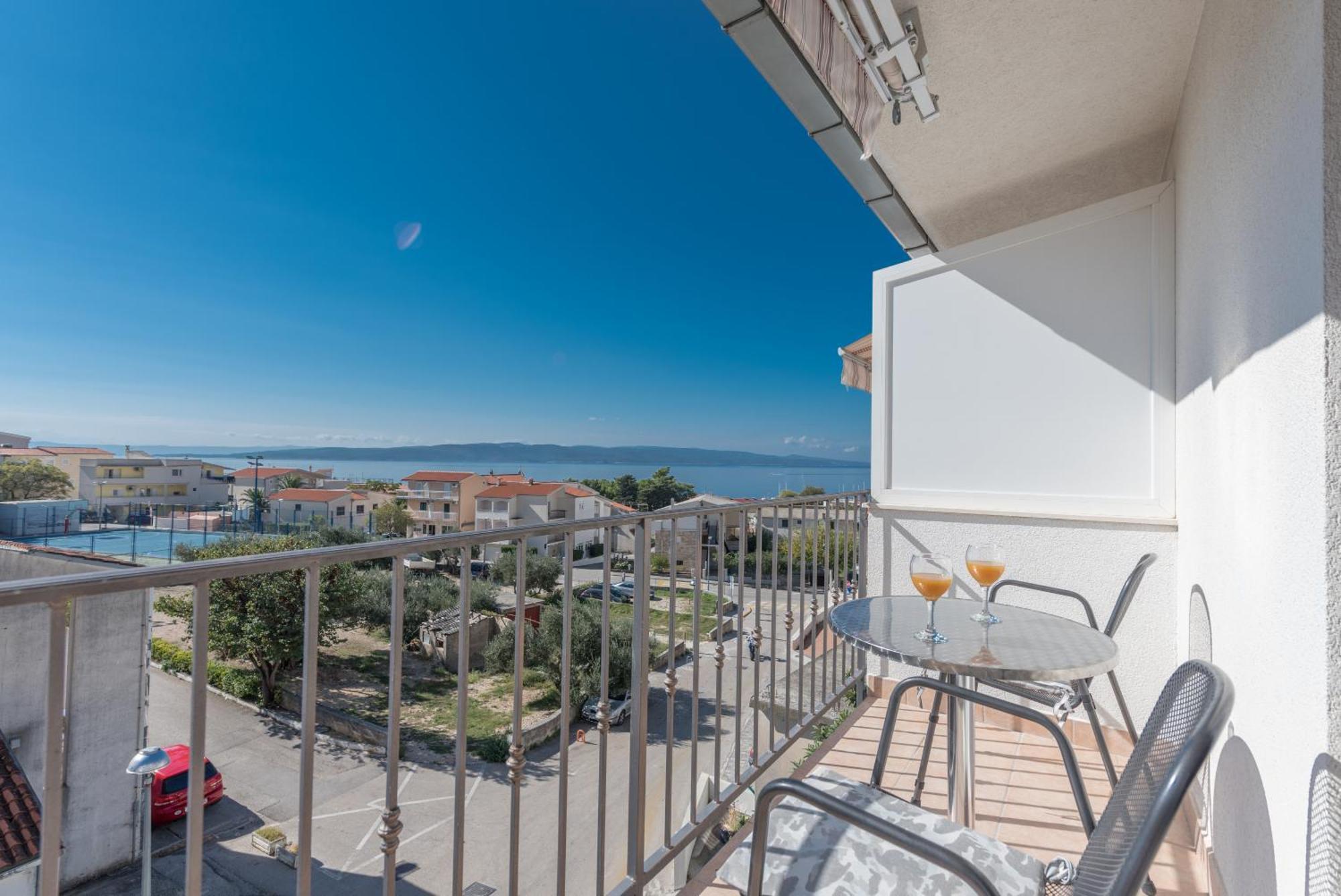 Apartments Nina M Baška Voda Dış mekan fotoğraf