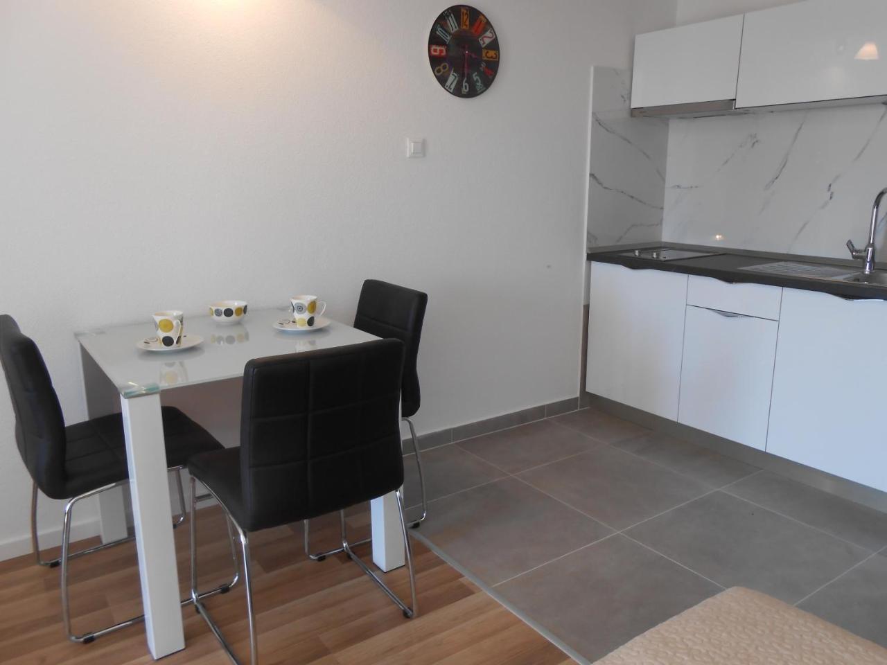 Apartments Nina M Baška Voda Dış mekan fotoğraf