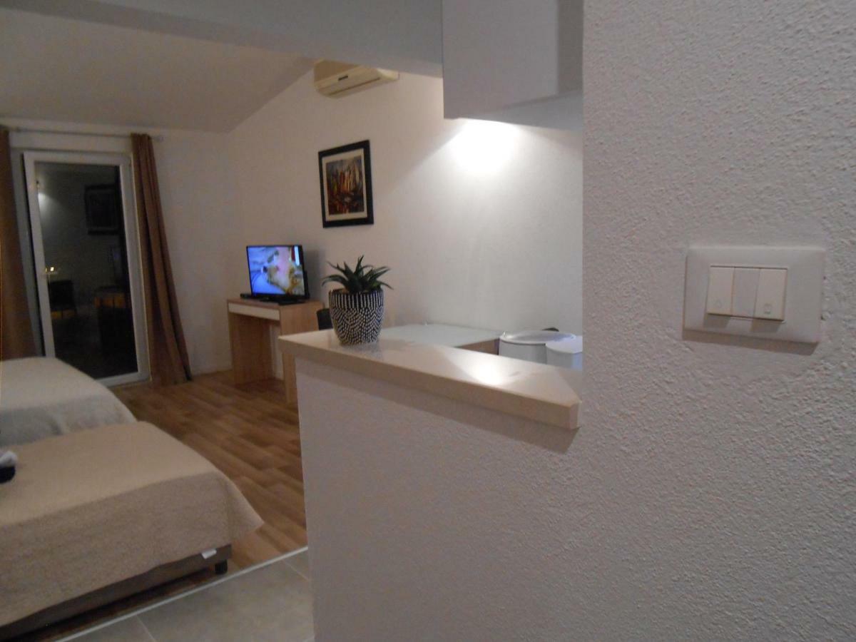 Apartments Nina M Baška Voda Dış mekan fotoğraf