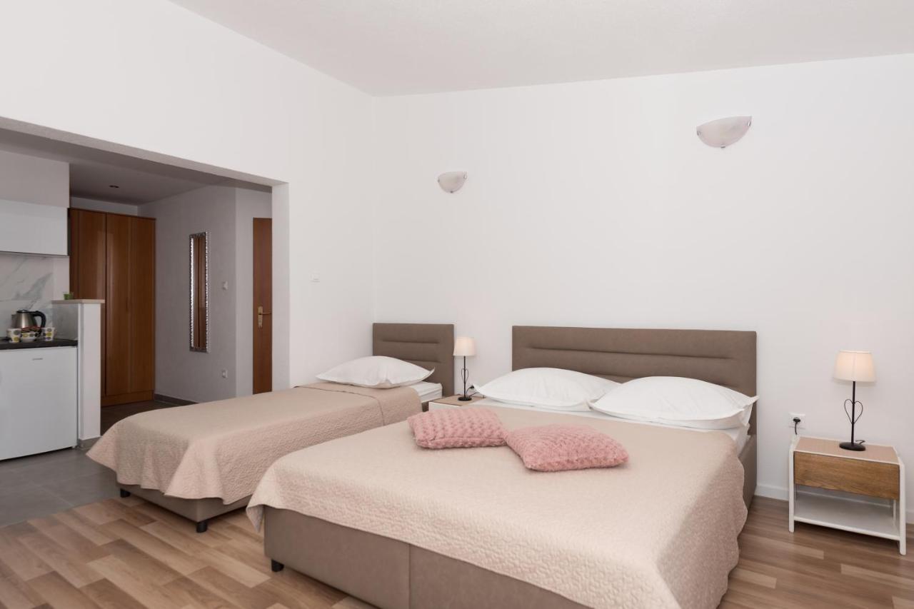 Apartments Nina M Baška Voda Dış mekan fotoğraf