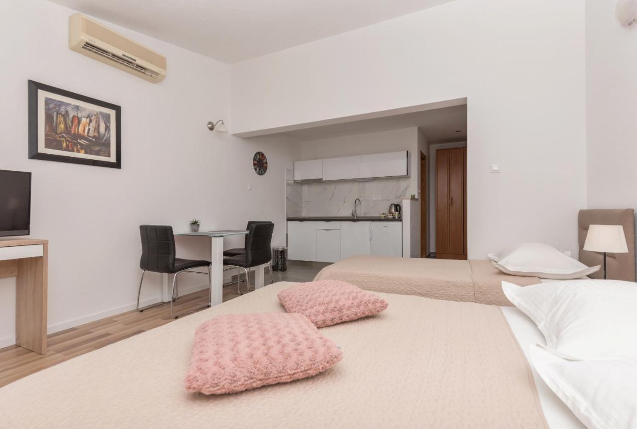 Apartments Nina M Baška Voda Dış mekan fotoğraf