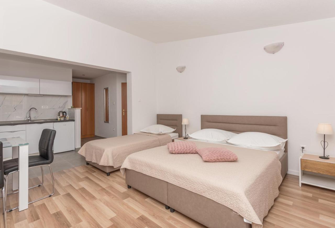 Apartments Nina M Baška Voda Dış mekan fotoğraf