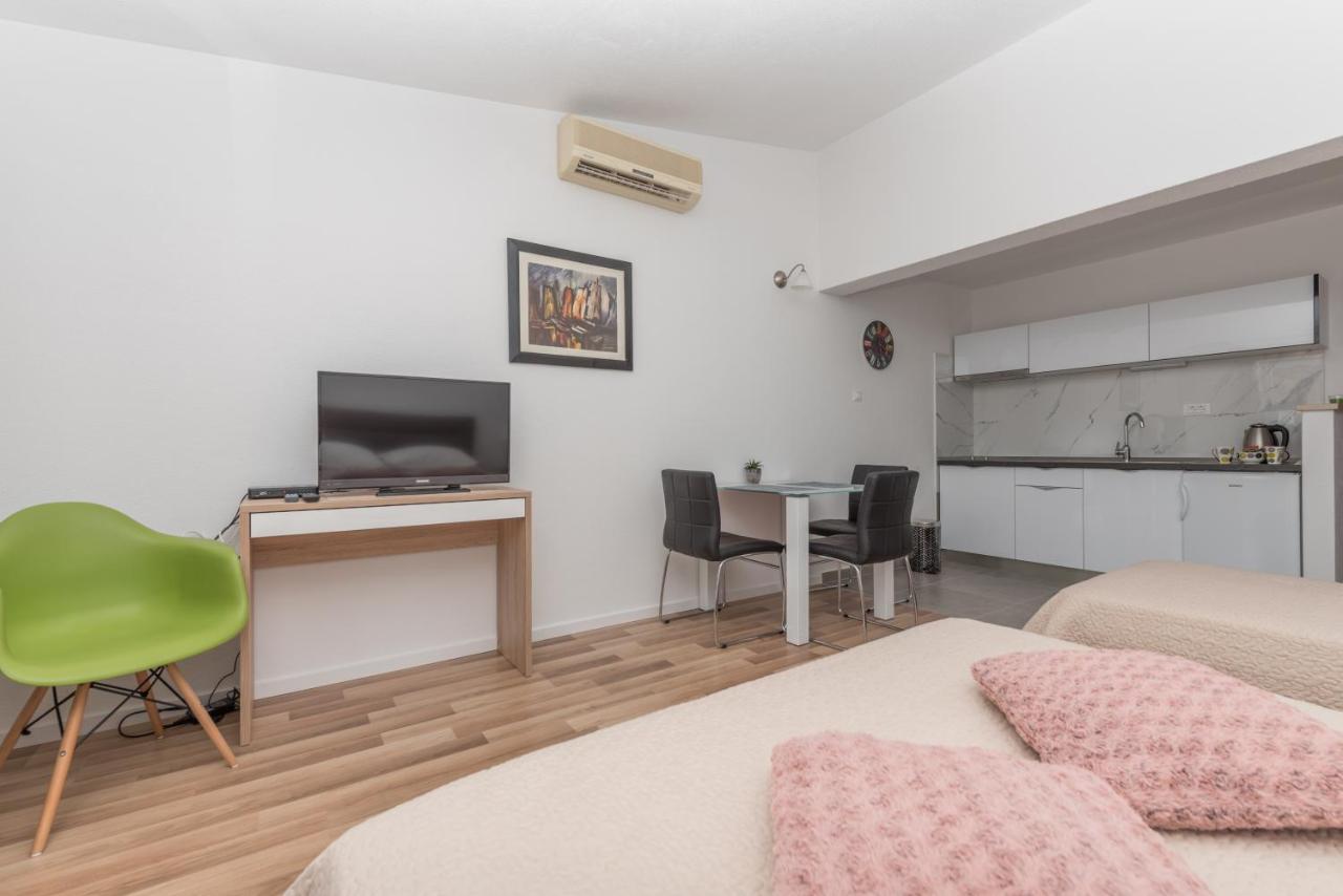 Apartments Nina M Baška Voda Dış mekan fotoğraf